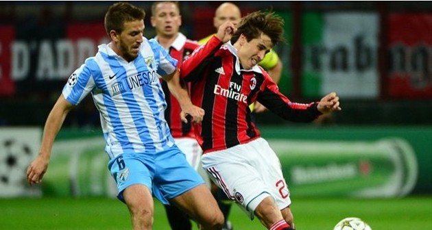 Gambar Foto Bojan Krkic Berebut Bola dengan Ignacio Camacho