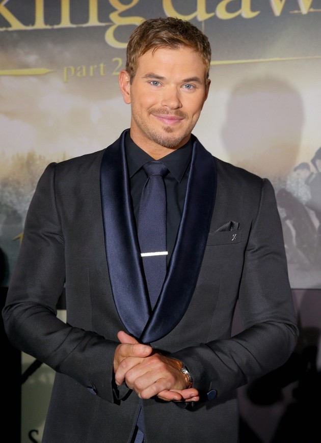 Gambar Foto Kellan Lutz di Black Carpet Premiere 'Breaking Dawn 2'
