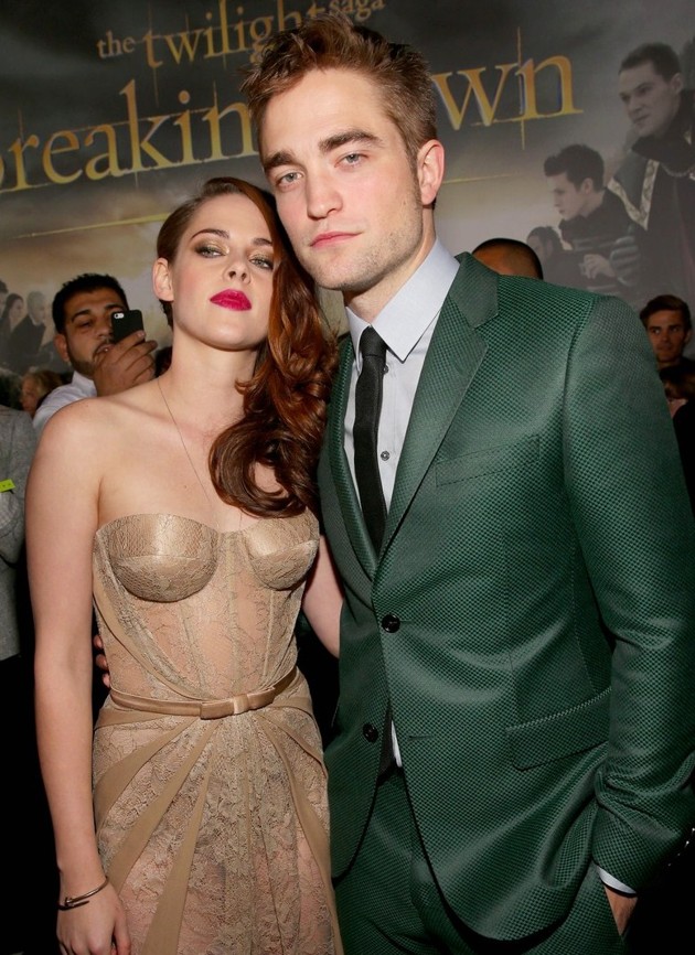 Gambar Foto Kristen Stewart dan Robert Pattinson Berpose Bersama di Black Carpet Premiere 'Breaking Dawn 2'