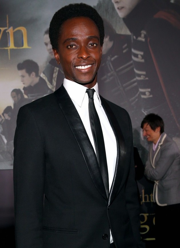 Gambar Foto Edi Gathegi di Black Carpet Premiere 'Breaking Dawn 2'