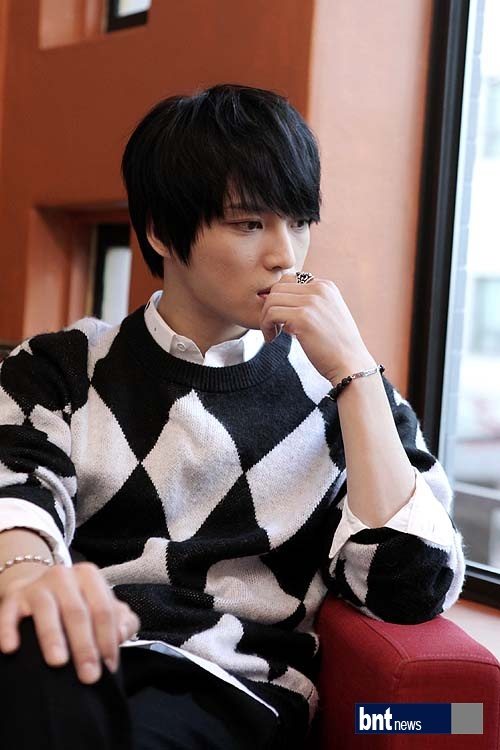 Gambar Foto Hero Jaejoong Saat Wawancara dengan bntNews