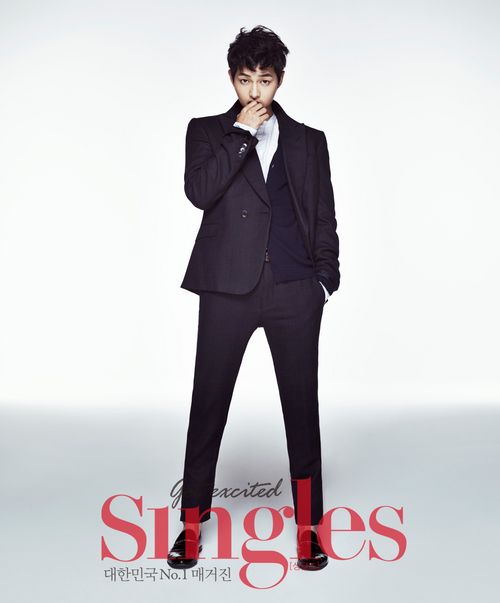 Gambar Foto Song Joong Ki di Majalah Singles Edisi Desember 2012