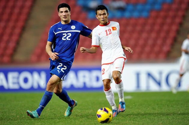 Gambar Foto Paul Dela Cruz Mulders Saat Menjaga Serangan Phan Thanh Hung