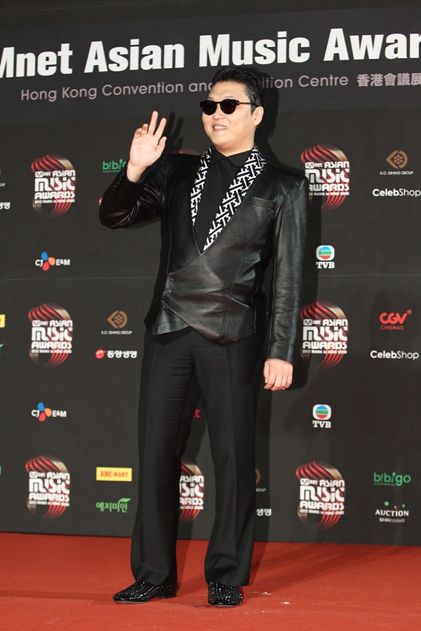 Gambar Foto PSY di Mnet Asian Music Awards 2012