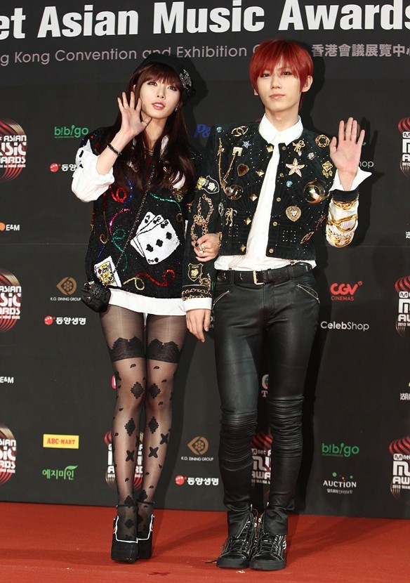 Gambar Foto Trouble Maker di Mnet Asian Music Awards 2012