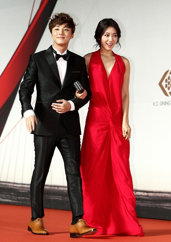 Gambar Foto Yoon Shi Yoon dan Park Shin Hye di Mnet Asian Music Awards 2012