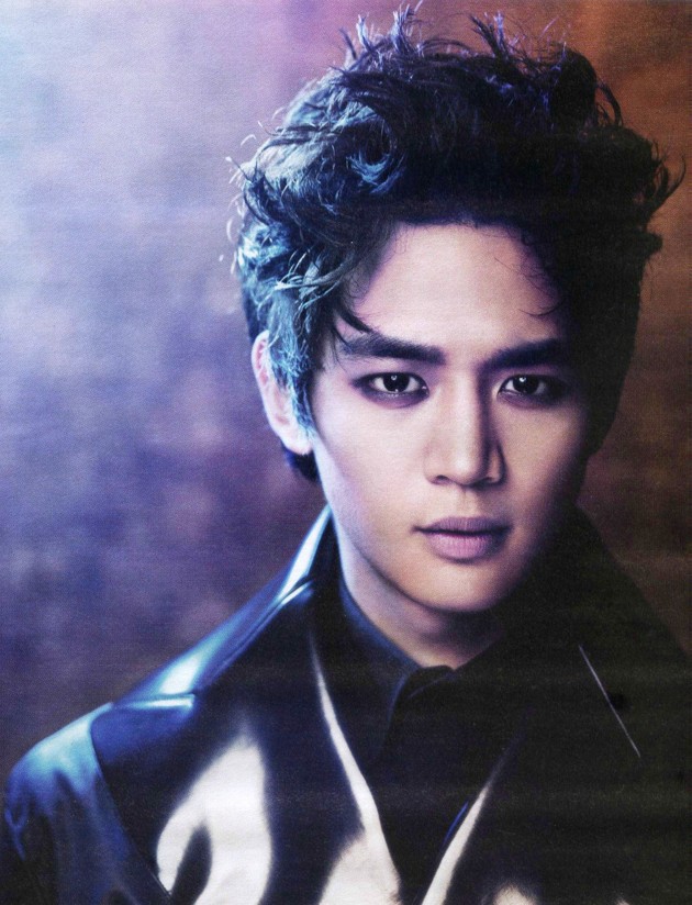 Gambar Foto Minho SHINee di Majalah W Korea Edisi Desember 2012