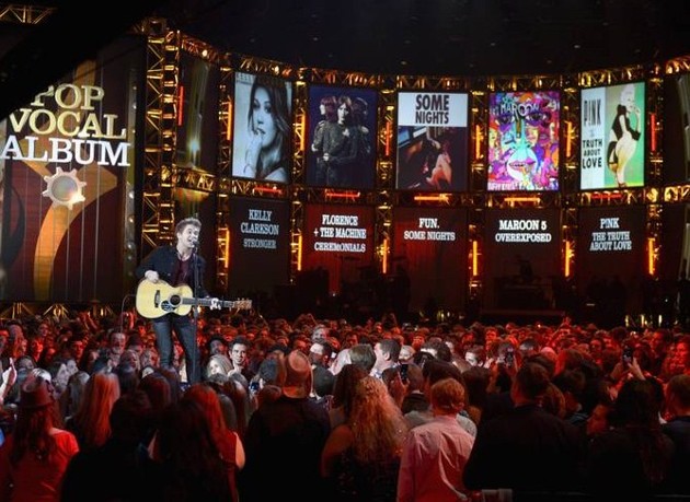Gambar Foto Penampilan Hunter Hayes di Panggung Grammys Nominations Concert 2013