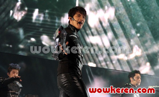 Gambar Foto Jun.K 2PM di Konser 'What Time Is It Live Tour In Jakarta'