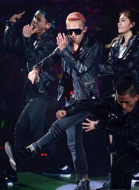 Gambar Foto Aksi Panggung G-Dragon di Konser GMarket 'StayG4'