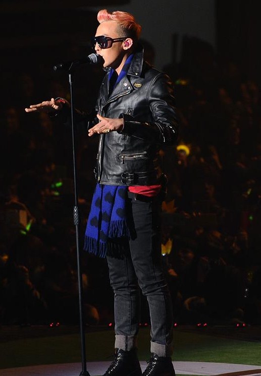 Gambar Foto Aksi Panggung G-Dragon di Konser GMarket 'StayG4'