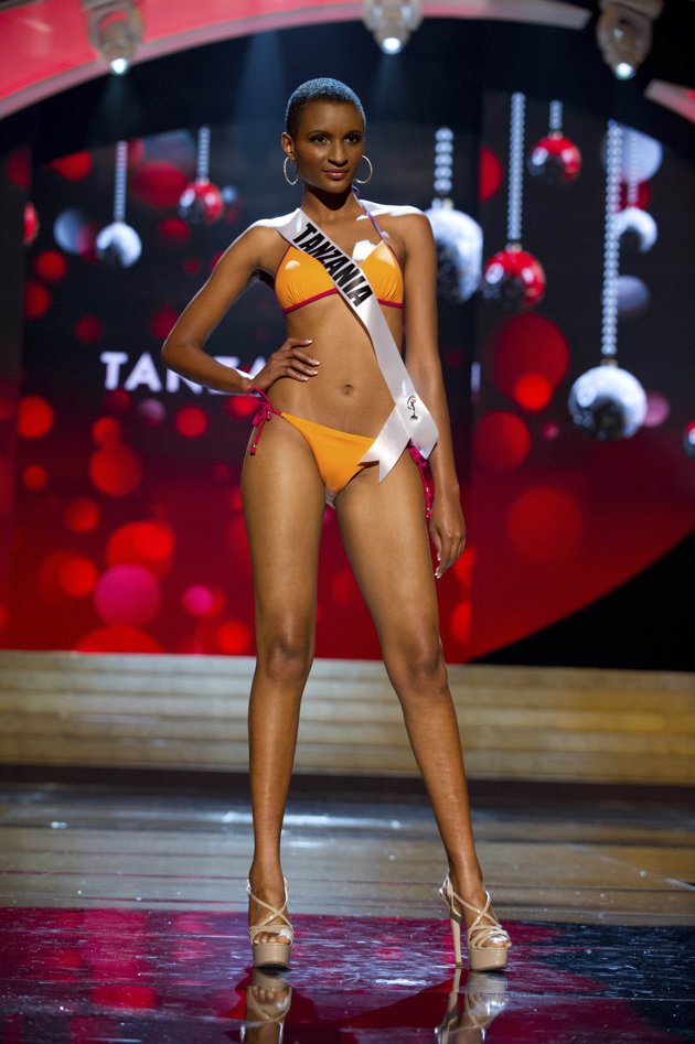 Gambar Foto Miss Tanzania, Winfrida Dominic, dalam Sesi Busana Renang