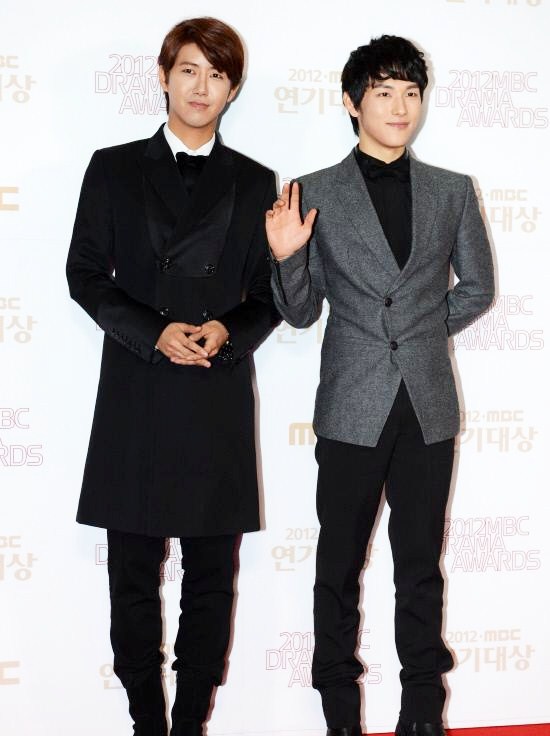 Gambar Foto Kwanghee dan Siwan ZE:A di Red Carpet MBC Drama Awards 2012