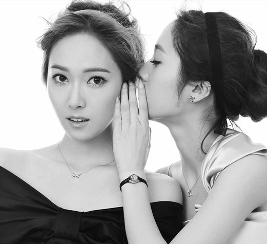 Foto Jessica Girls' Generation dan Krystal f(x) di Iklan 