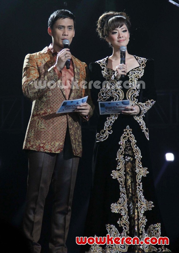 Gambar Foto Choky Sitohang dan Yuanita Christiani Menjadi Pembawa Acara Konser HUT Indosiar ke-18