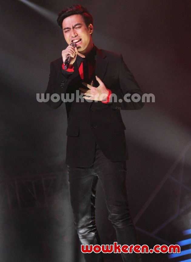 Gambar Foto Penampilan Vidi Aldiano di Konser HUT Indosiar ke-18