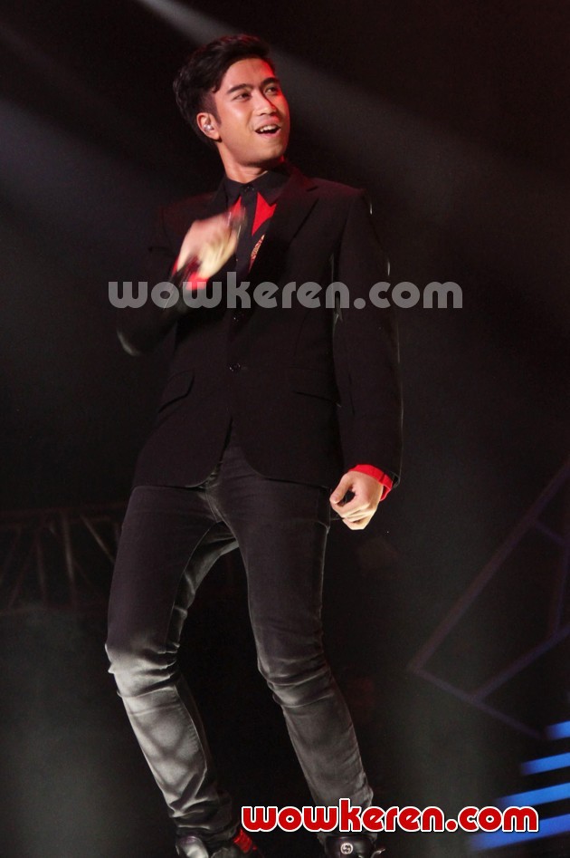 Gambar Foto Penampilan Vidi Aldiano di Konser HUT Indosiar ke-18
