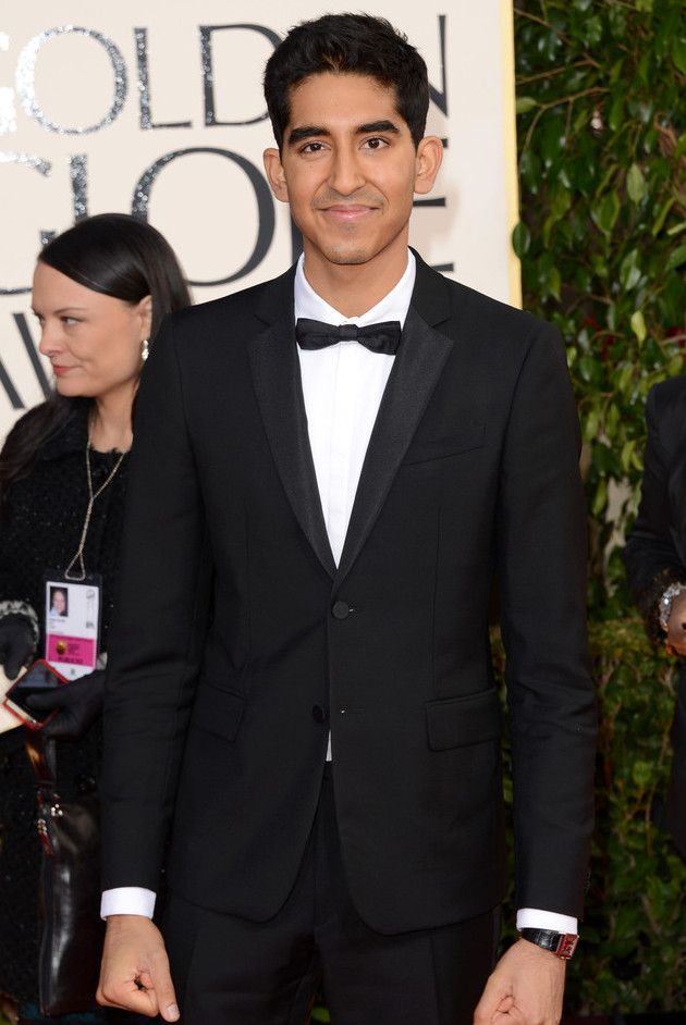 Gambar Foto Dev Patel di Red Carpet Golden Globe Awards 2013