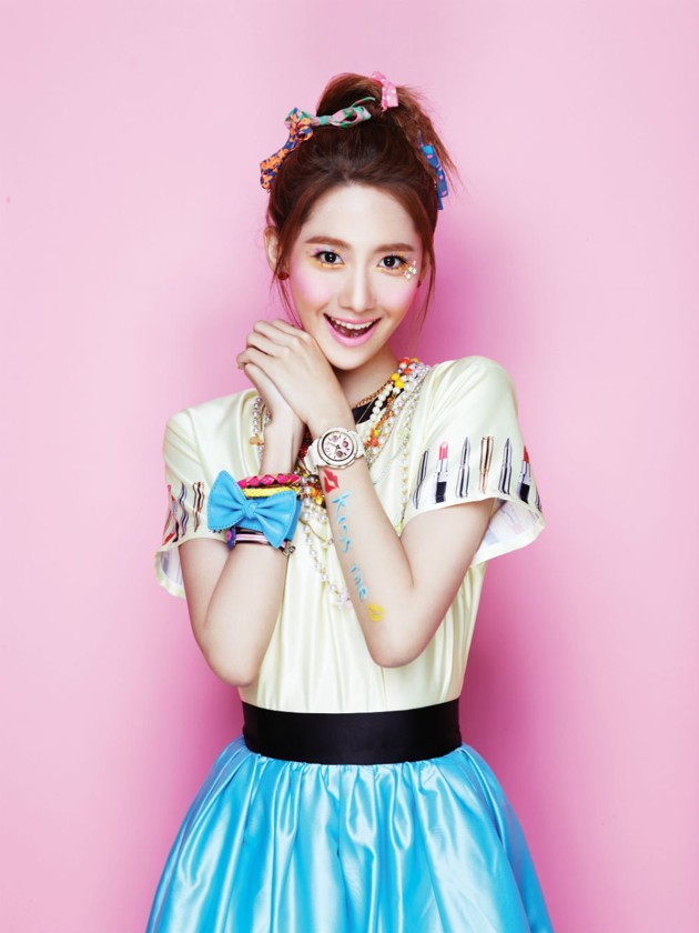 Gambar Foto Yoona Girls' Generation di Iklan Jam Tangan Casio Baby-G