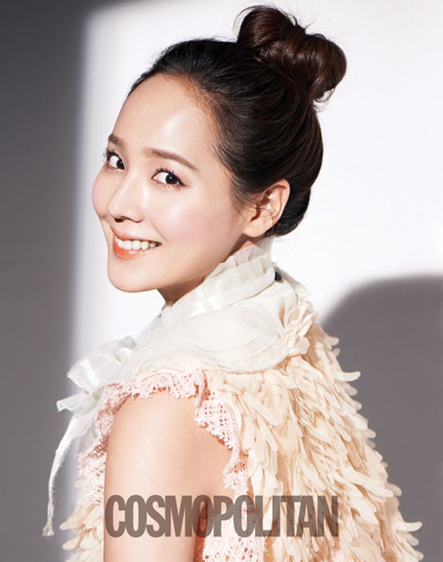 Gambar Foto Eugene di Majalah Cosmopolitan Edisi Februari 2013