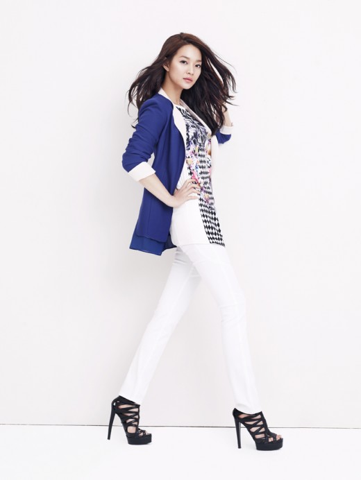Gambar Foto Shin Min A di Katalog Fashion 'Joinus'