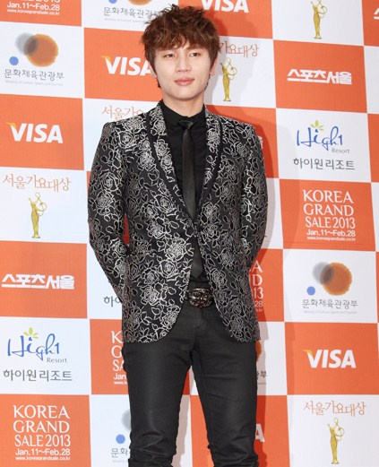 Gambar Foto K.Will di Red Carpet Seoul Music Awards ke-22