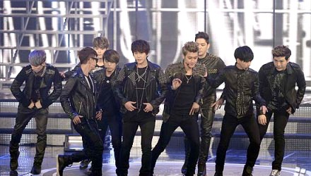 Gambar Foto Penampilan Super Junior di Panggung Seoul Music Awards ke-22