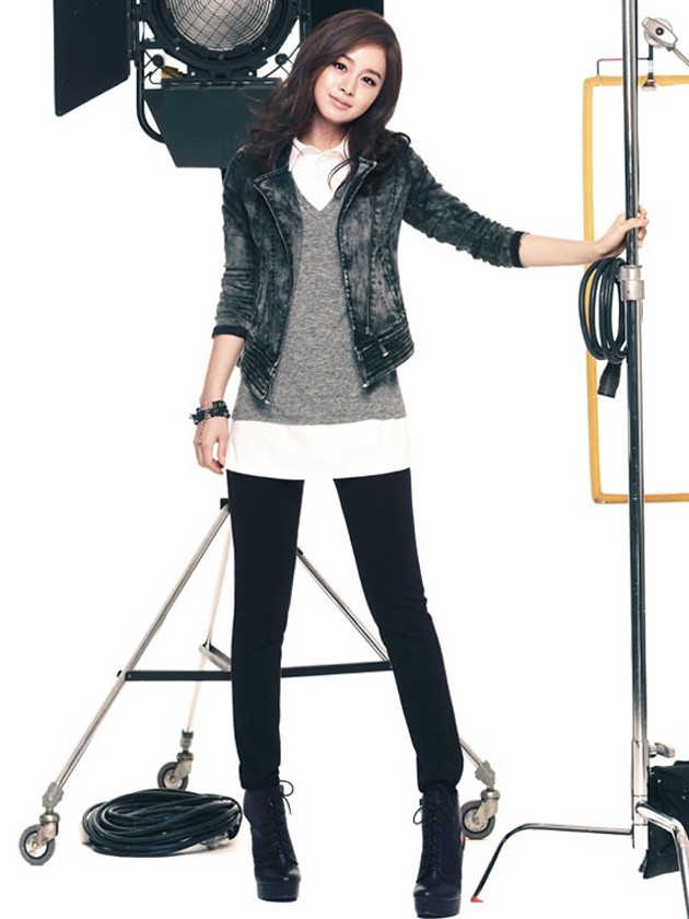 Gambar Foto Kim Tae Hee di Katalog Fashion ISABEY de PARIS