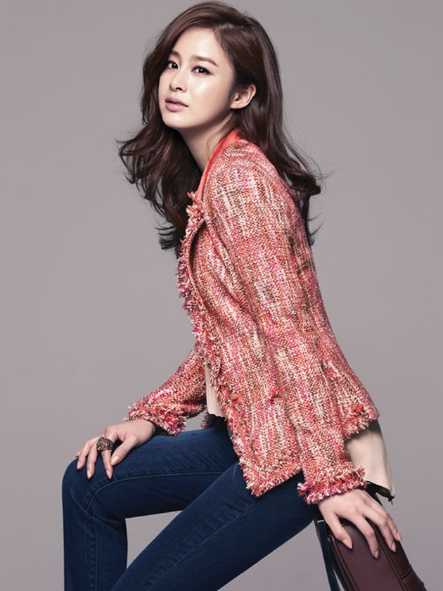 Gambar Foto Kim Tae Hee di Katalog Fashion ISABEY de PARIS
