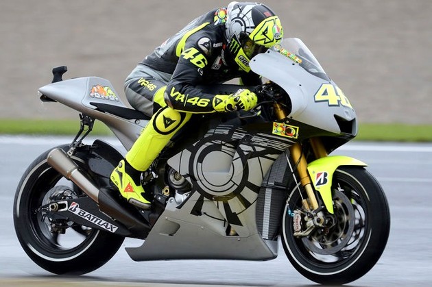 Gambar Foto Valentino Rossi Saat Menjalani Tes Perdana MotoGP 2013