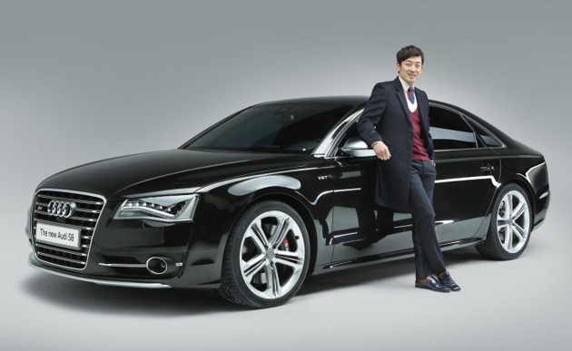 Gambar Foto Ha Jung Woo di Iklan Mobil Audi