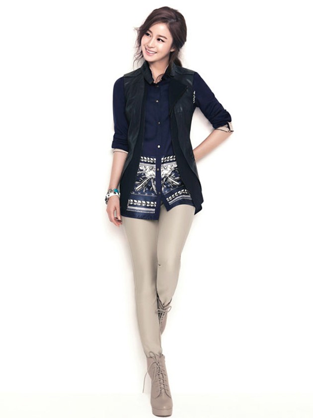 Gambar Foto Kim Tae Hee di Katalog Fashion ISABEY de PARIS