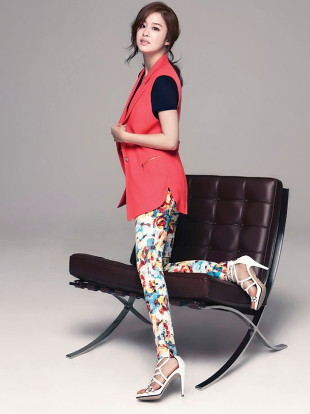Gambar Foto Kim Tae Hee di Katalog Fashion ISABEY de PARIS