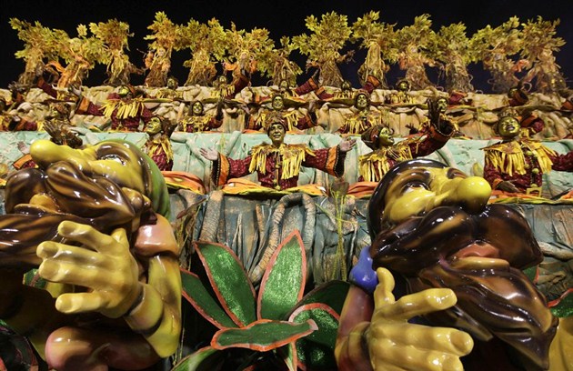 Gambar Foto Penampilan Unik Peserta Rio Carnaval 2013