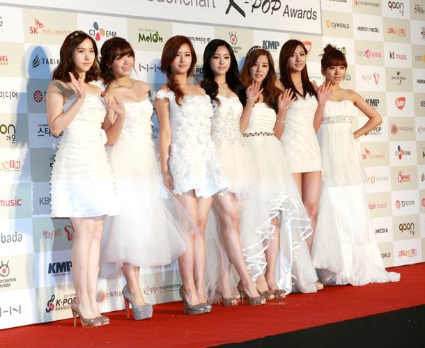 Gambar Foto A Pink di Red Carpet Gaon Chart K-Pop Awards 2013