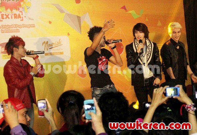 Gambar Foto Penampilan S4 di Acara Surprise Party untuk S4US