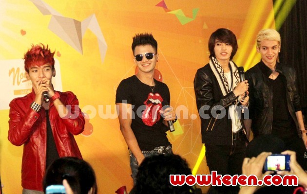 Gambar Foto Aksi S4 di Acara Surprise Party untuk S4US