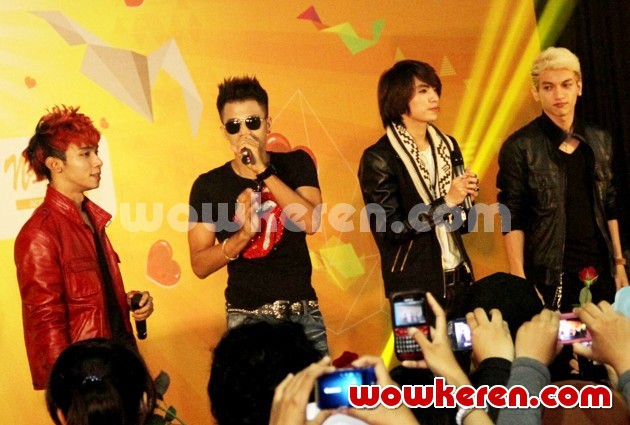 Gambar Foto Penampilan S4 di Acara Surprise Party untuk S4US