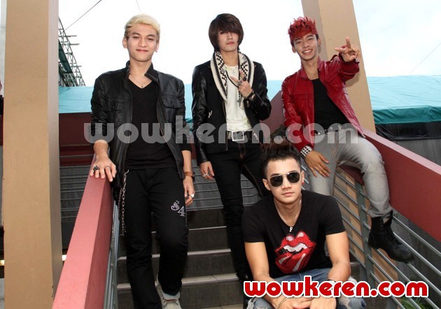 Gambar Foto S4 di Acara Surprise Party untuk S4US