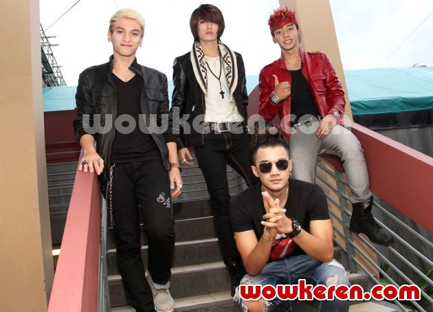 Gambar Foto S4 di Acara Surprise Party untuk S4US