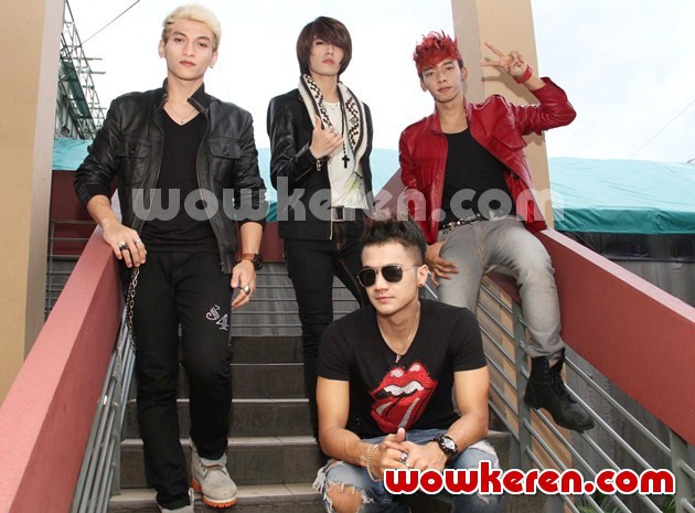 Gambar Foto S4 di Acara Surprise Party untuk S4US