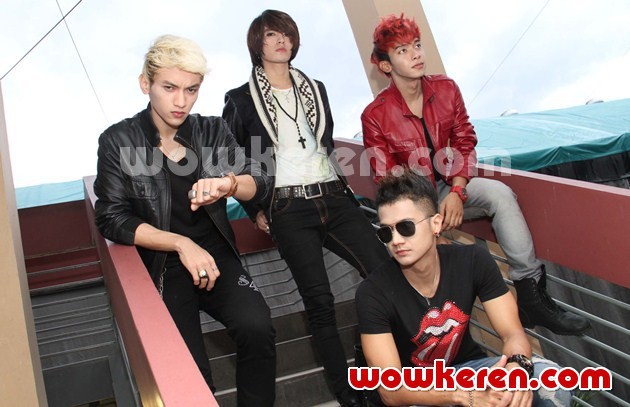 Gambar Foto S4 di Acara Surprise Party untuk S4US