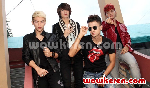 Gambar Foto S4 di Acara Surprise Party untuk S4US