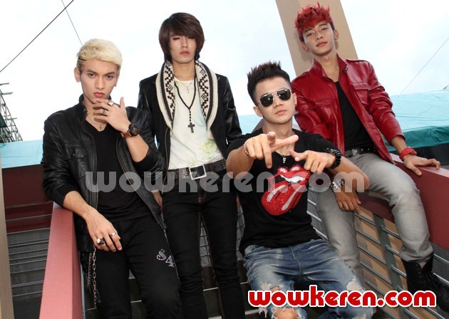 Gambar Foto S4 di Acara Surprise Party untuk S4US