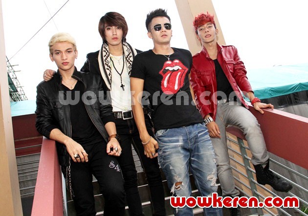 Gambar Foto S4 di Acara Surprise Party untuk S4US