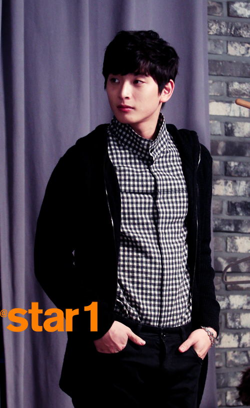 Gambar Foto Jinwoon 2AM di Majalah @Star1 Edisi Februari 2013