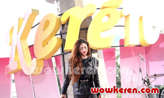 Gambar Foto Dewi Persik Tampil di Acara Musik 'Keren' TVRI