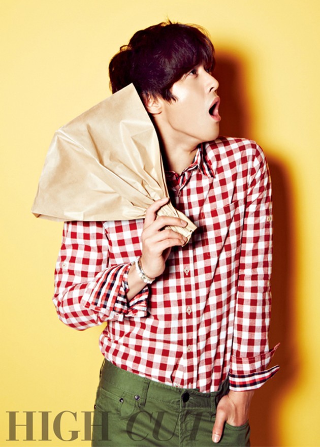 Gambar Foto Kim Hyun Joong di Majalah High Cut Edisi Maret 2013