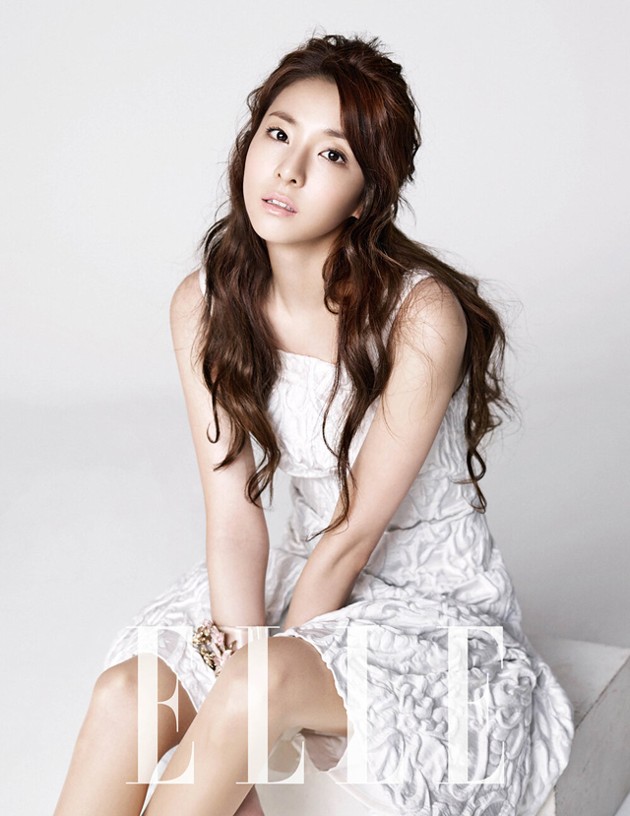 Gambar Foto Sandara Park 2NE1 di Majalah Elle Edisi Maret 2013