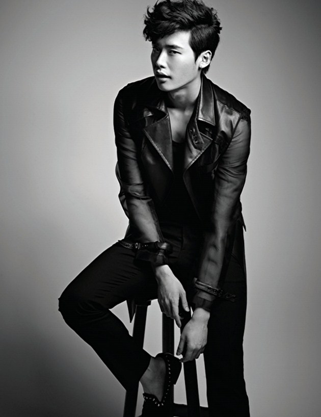 Gambar Foto Lee Jong Suk di Majalah Harper's Bazaar Edisi Maret 2013